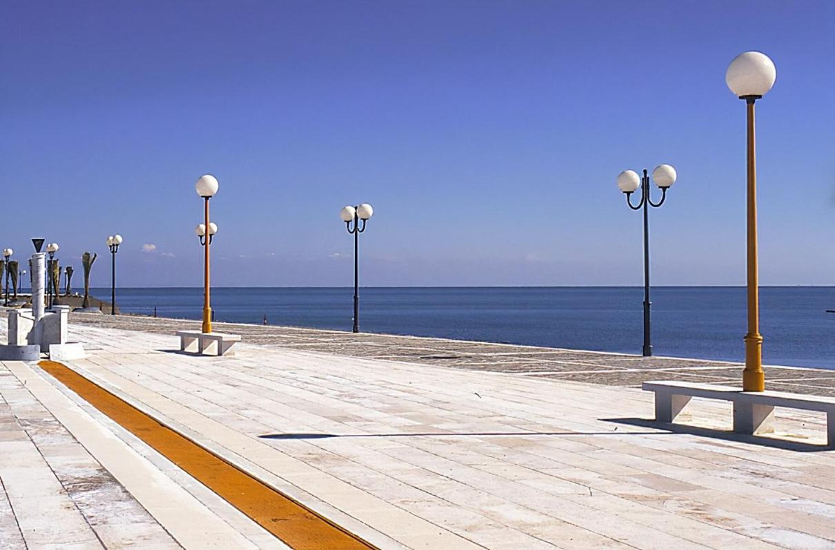 Stella Marina Jonica 1Km Vom Strand Mit Terrasse Apartment Policoro Bagian luar foto